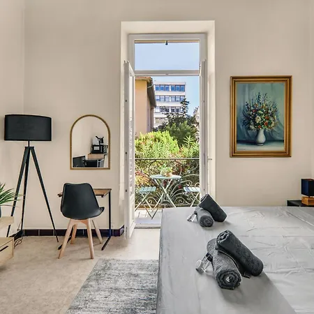 Charming Studio, Balcony With Garden View, Liberation شقة نيس