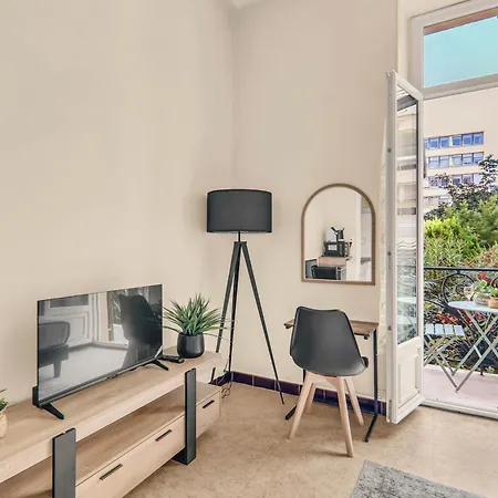 Charming Studio, Balcony With Garden View, Liberation * نيس