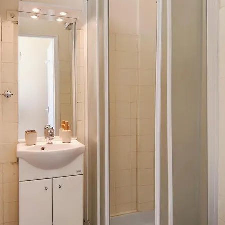 Charming Studio, Balcony With Garden View, Liberation * نيس