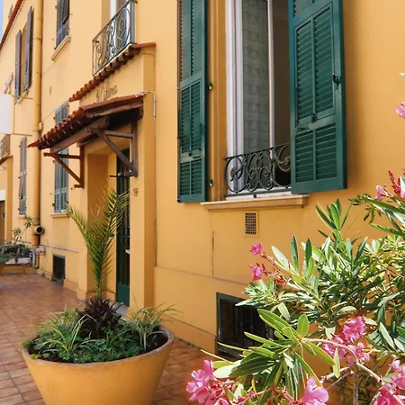 شقة Charming Studio, Balcony With Garden View, Liberation
