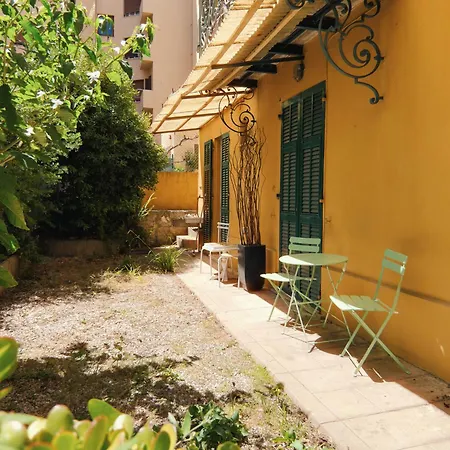 Charming Studio, Balcony With Garden View, Liberation شقة *